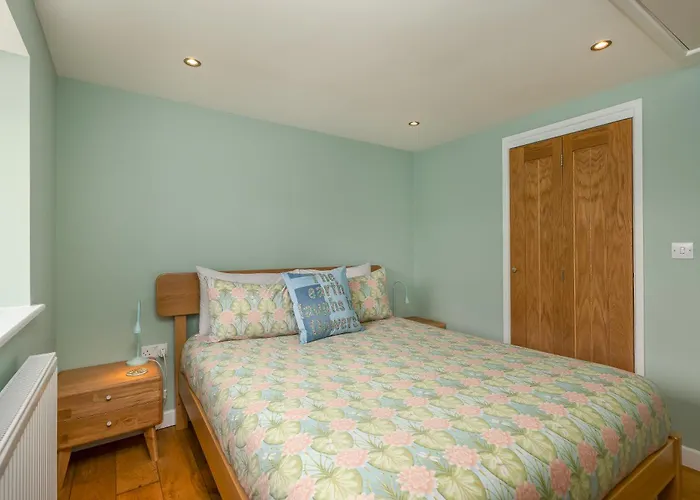 Tranquil 1 Bedroom Cottage 15 Mins Drive To Sea