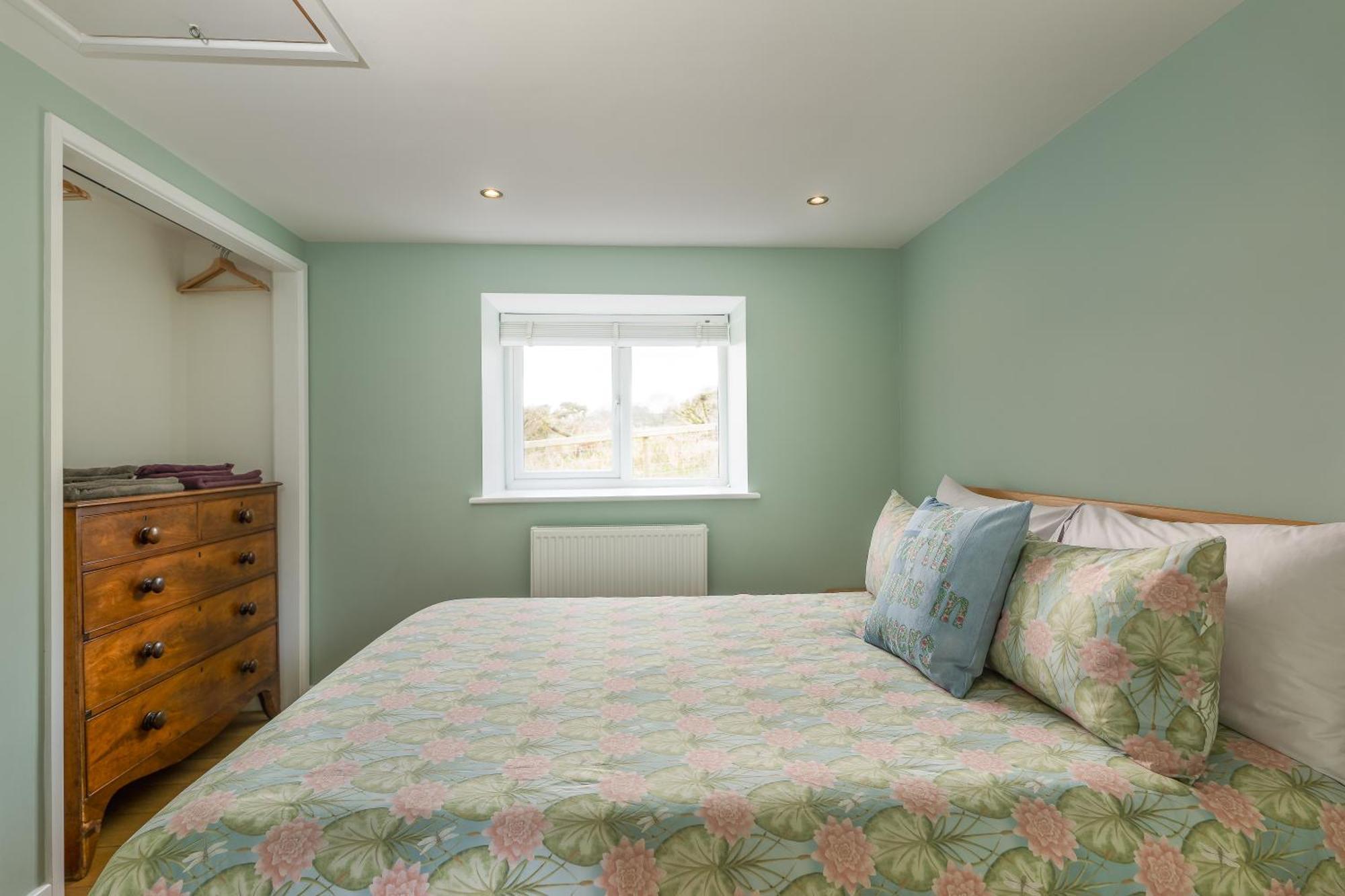 Tranquil 1 Bedroom 15 Mins Drive To Sea