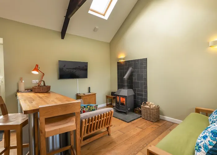 Tranquil 1 Bedroom Cottage 15 Mins Drive To Sea