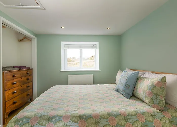 Tranquil 1 Bedroom Cottage 15 Mins Drive To Sea