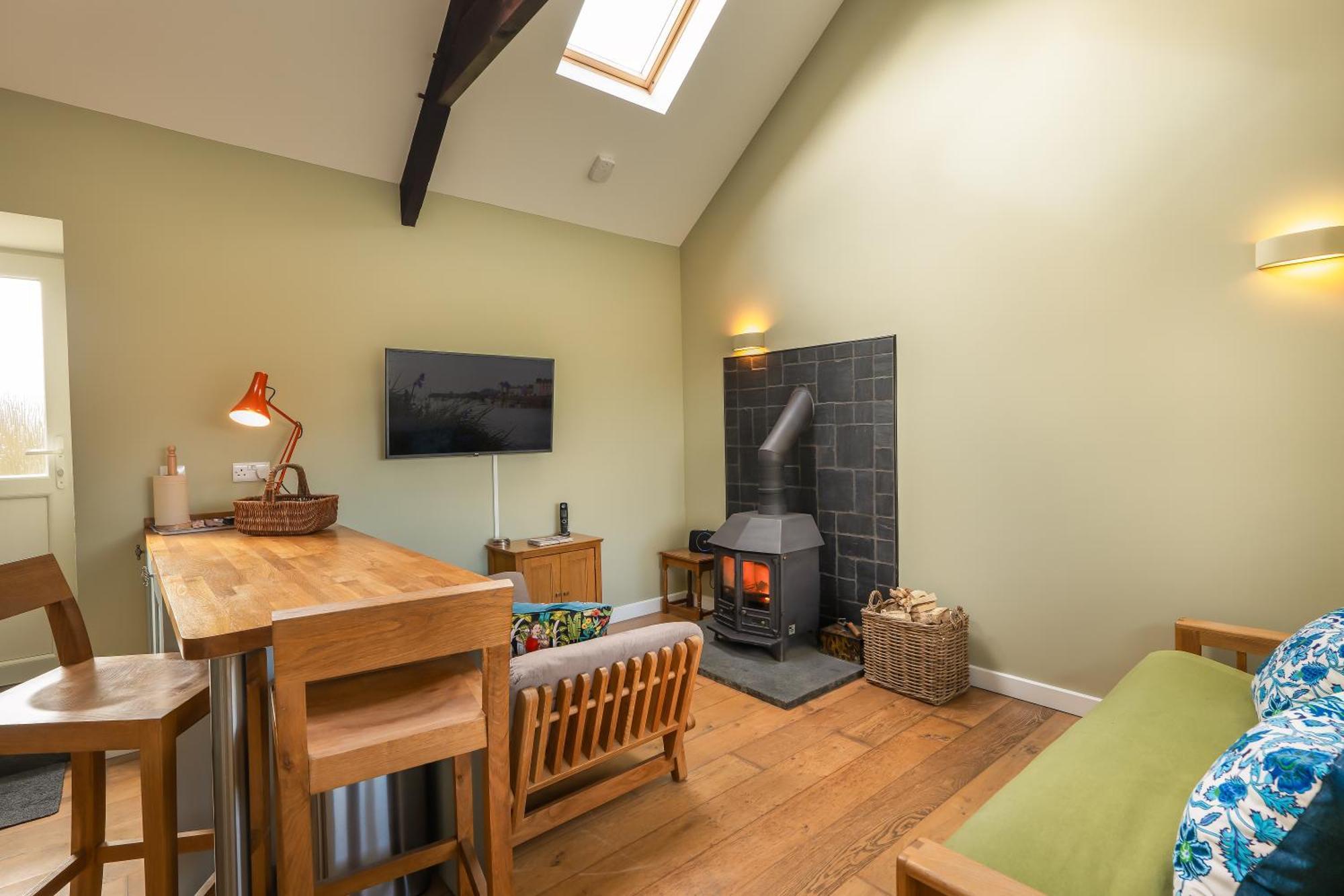 Tranquil 1 Bedroom 15 Mins Drive To Sea *